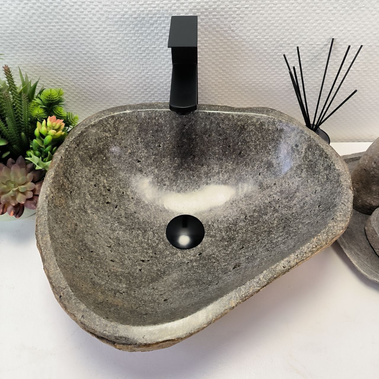 Раковина из речного камня RS-63855 (46*42*15) из натурального камня