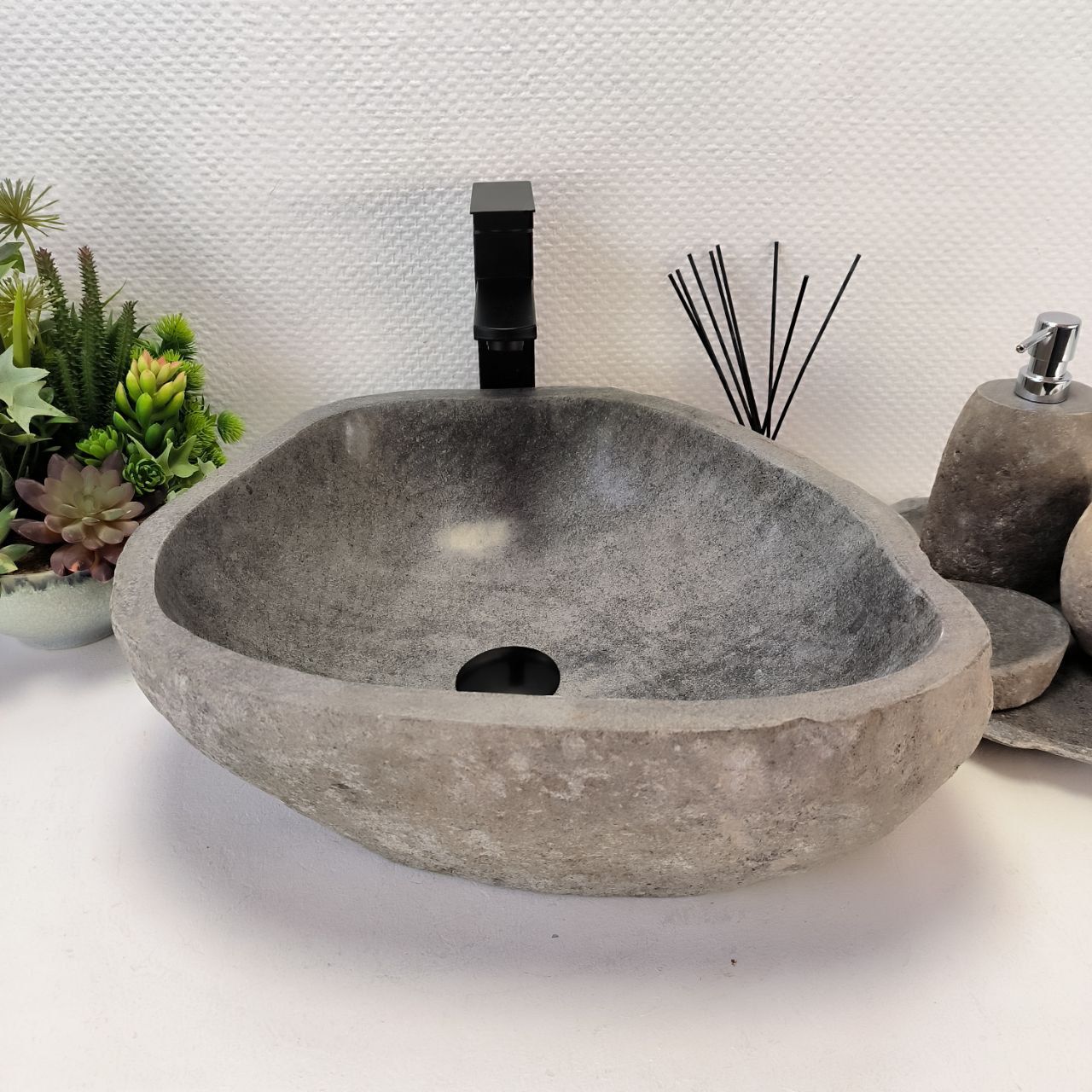 Раковина из речного камня RS-63558 (45*40*15) из натурального камня