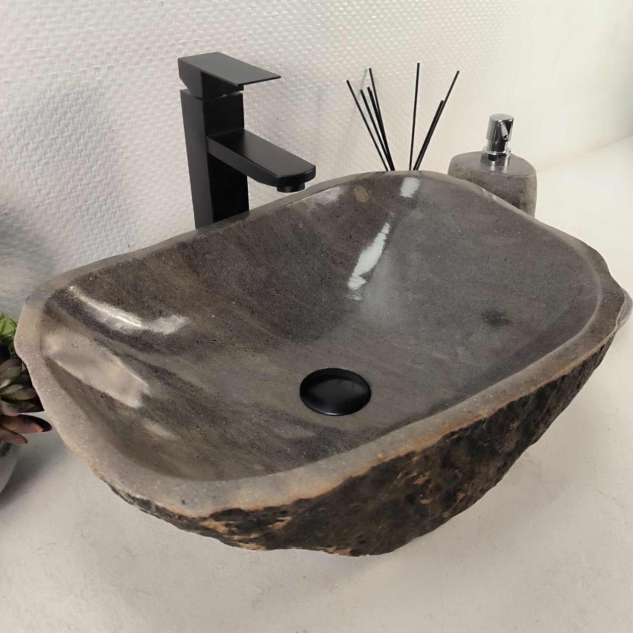 Раковина из речного камня RS-65117 48*35*15 из натурального камня