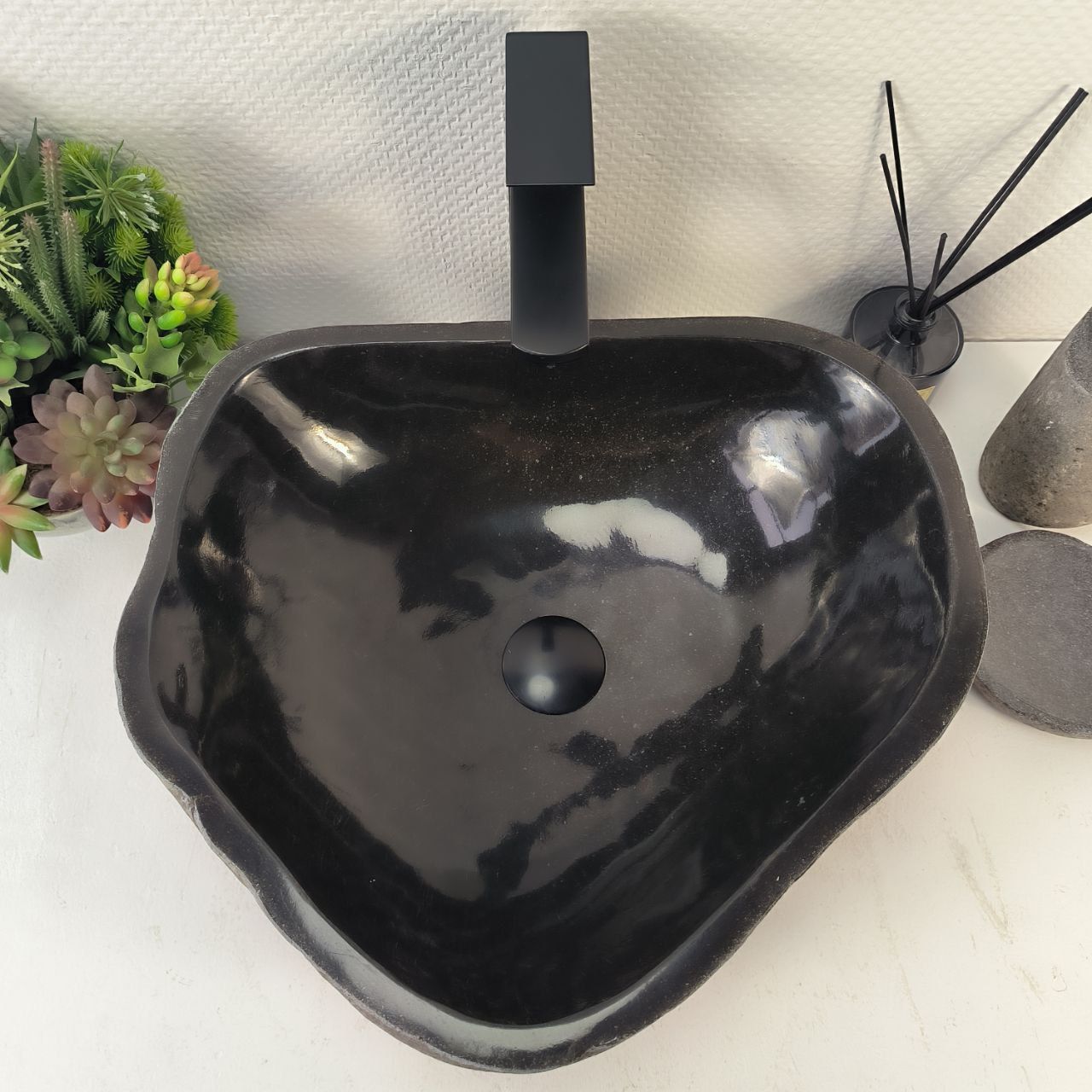 Раковина из речного камня RS-65251 46*42*15 из натурального камня