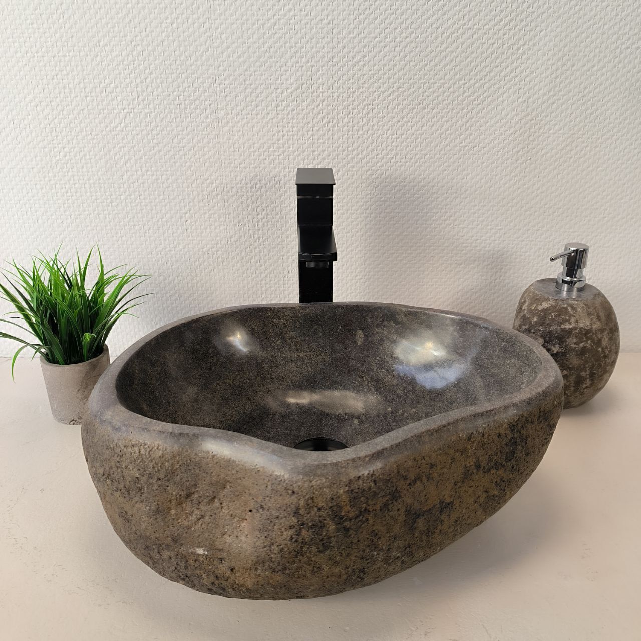 Раковина из речного камня RS-66008 43х37х15 из натурального камня