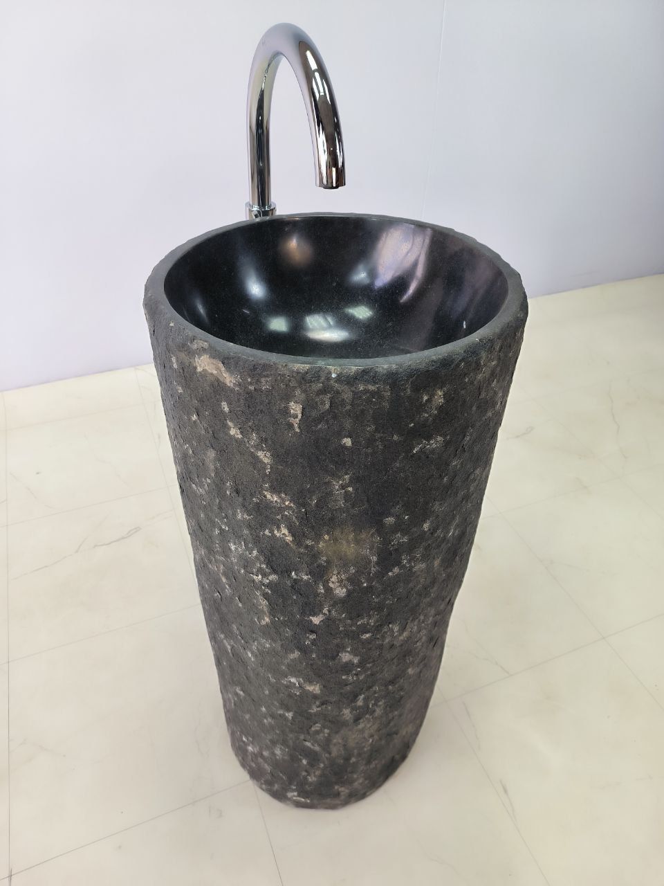 Раковина напольная из речного камня RN-66263 40х40х90 из натурального камня