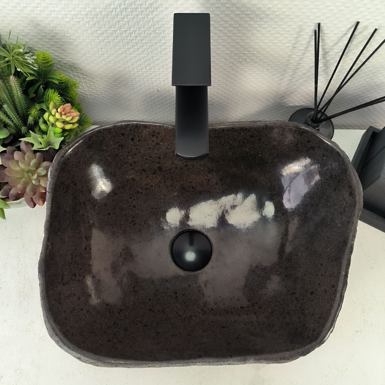 Раковина из речного камня RS-65065 44*33*15 из натурального камня
