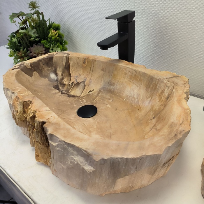 8x9q0g65n9x22ijq7gnvyop26aing8e3