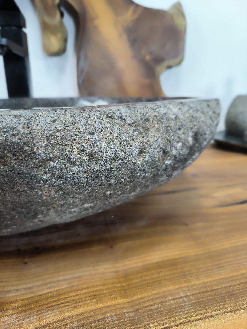 Раковина из речного камня RS-66438 57х37х15 из натурального камня