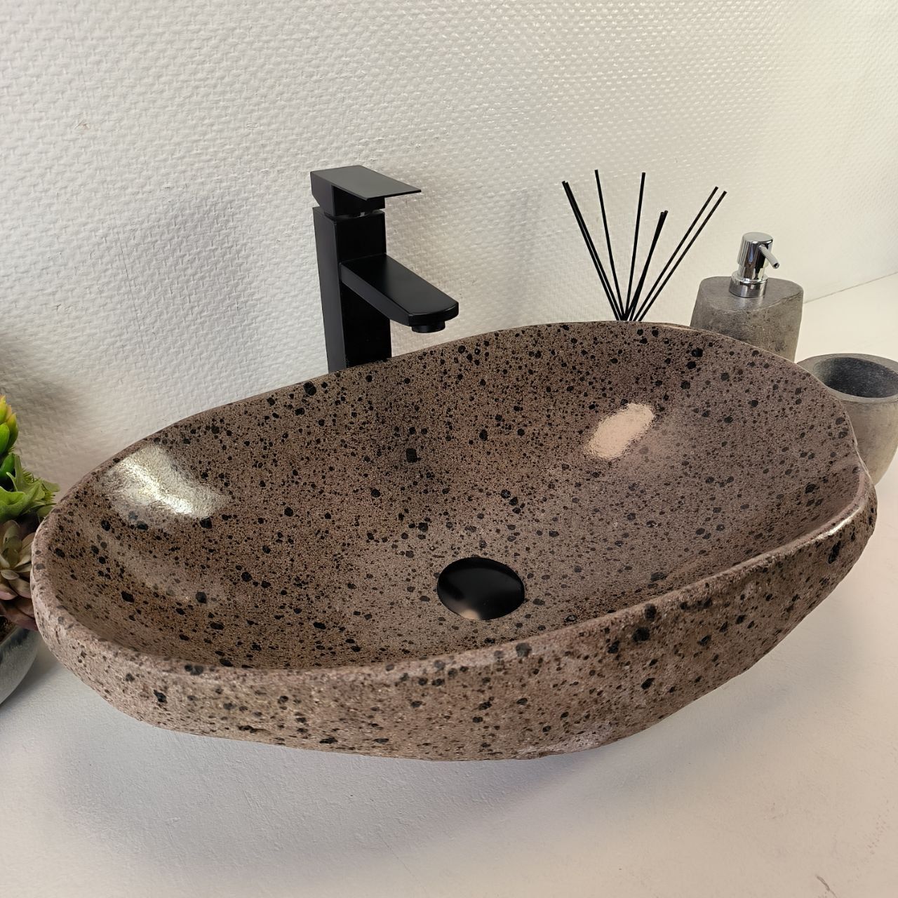 Раковина из речного камня RS-65392 58*35*15 из натурального камня