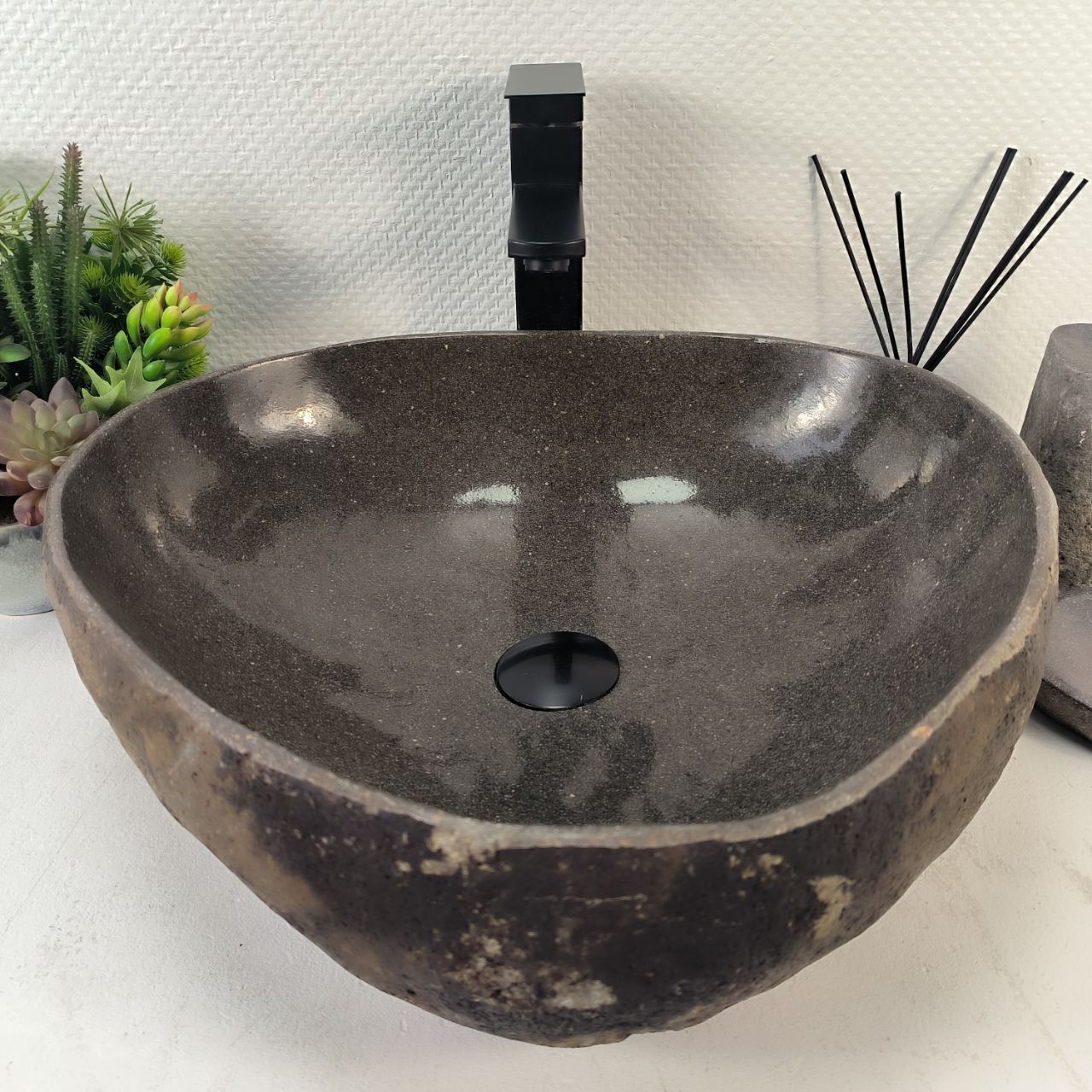 Раковина из речного камня RS-65257 48*44*15 из натурального камня