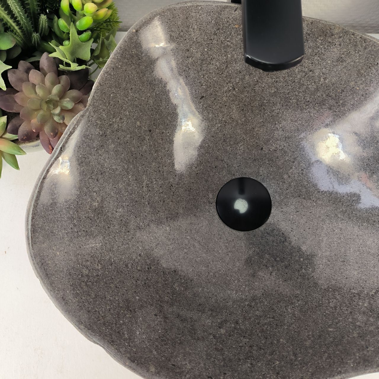 Раковина из речного камня RS-64991 40*36*15 из натурального камня