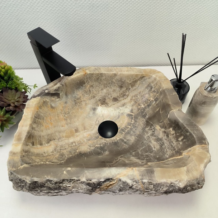 b6ubui8aidshinn5zz61z4jzid5rzs0w