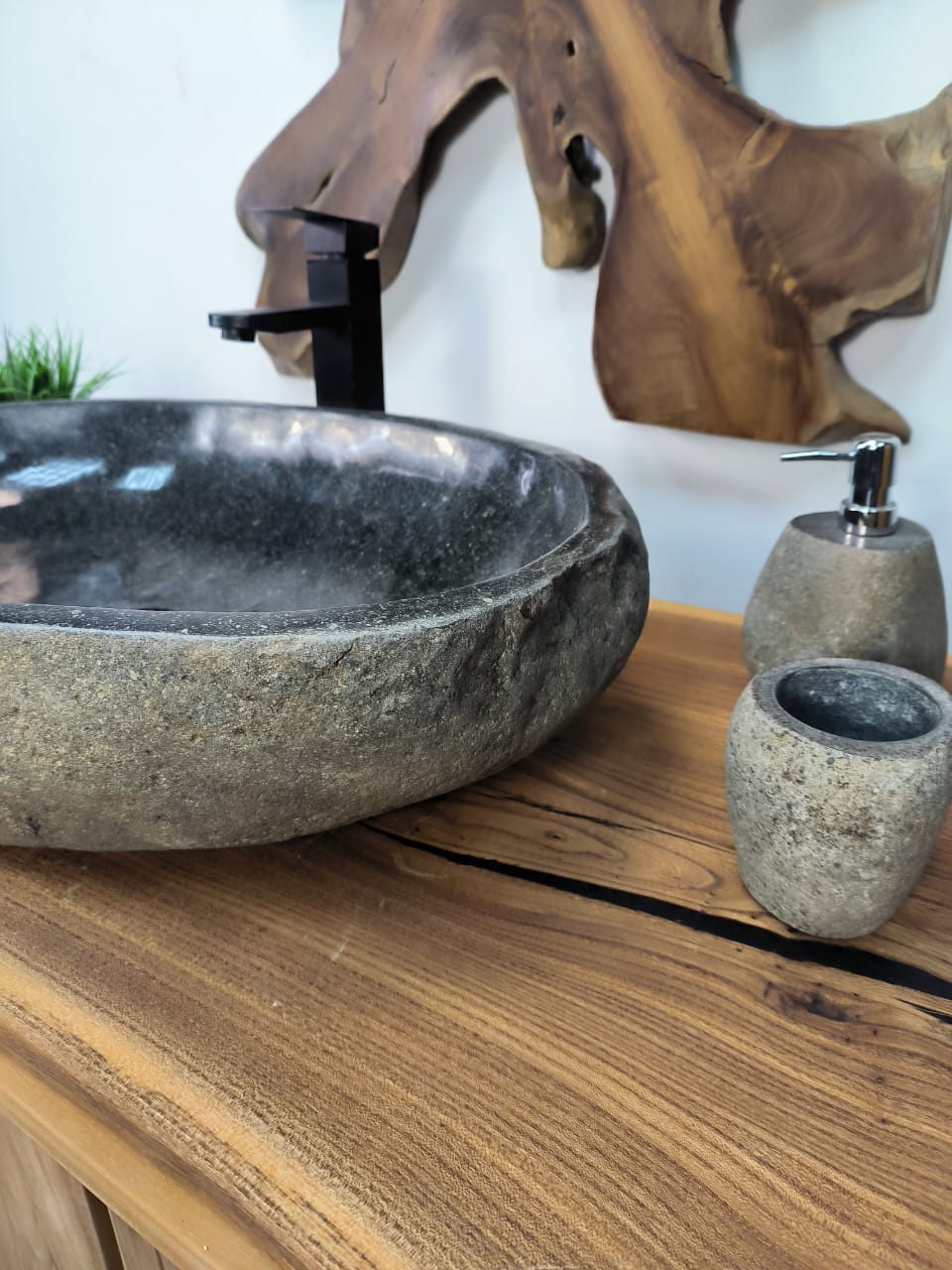 9acb84fc-19a2-43ae-8fa7-086678f9547c