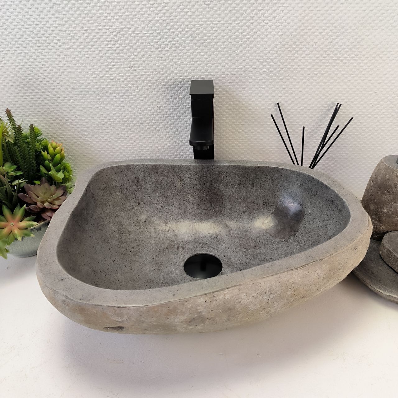 Раковина из речного камня RS-64115 (50*39*16) из натурального камня