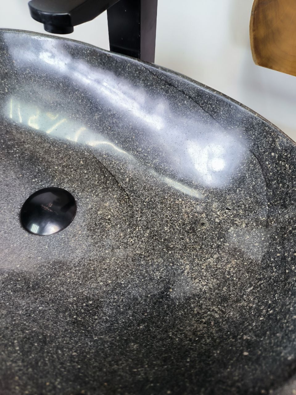 Раковина из речного камня RS-66411 56х35х15 из натурального камня
