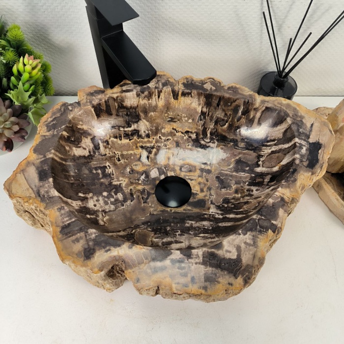 n9o19614tnthlg84t037agbrg6bxnm4z