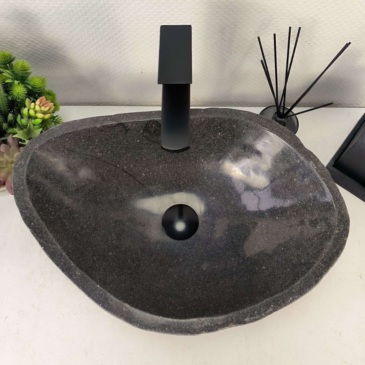 Раковина из речного камня RS-65037 51*36*16 из натурального камня