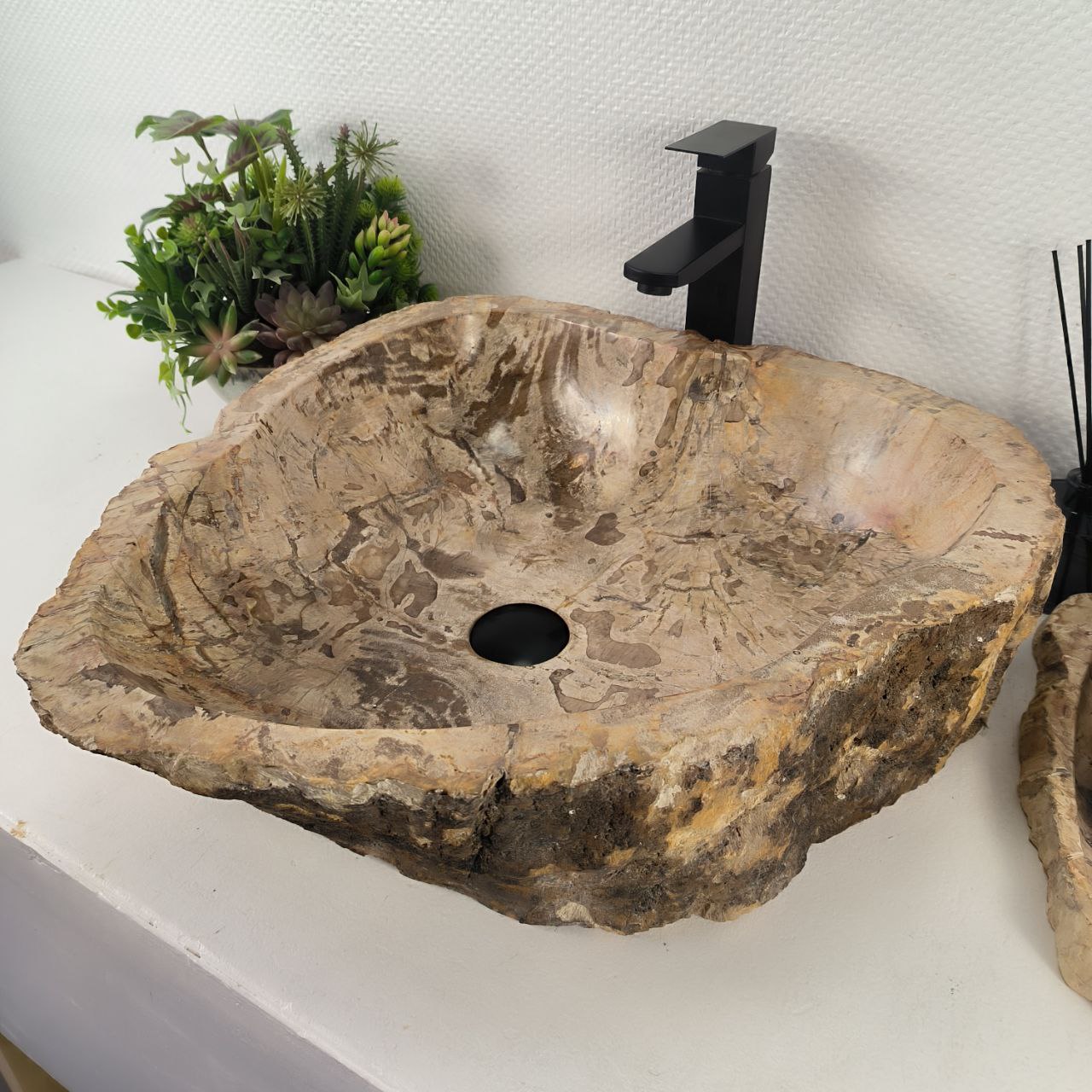 w55m1rdobuf3ly1wr51jr73qesh3z3lo