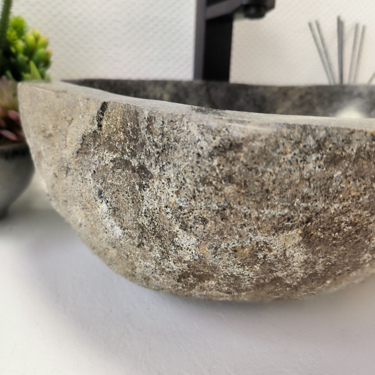 Раковина из речного камня RS-63860 (45*40*14) из натурального камня
