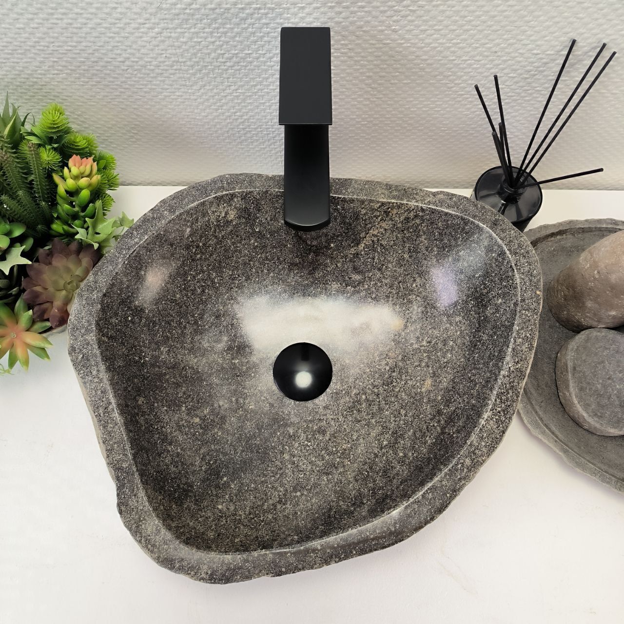 Раковина из речного камня RS-63860 (45*40*14) из натурального камня