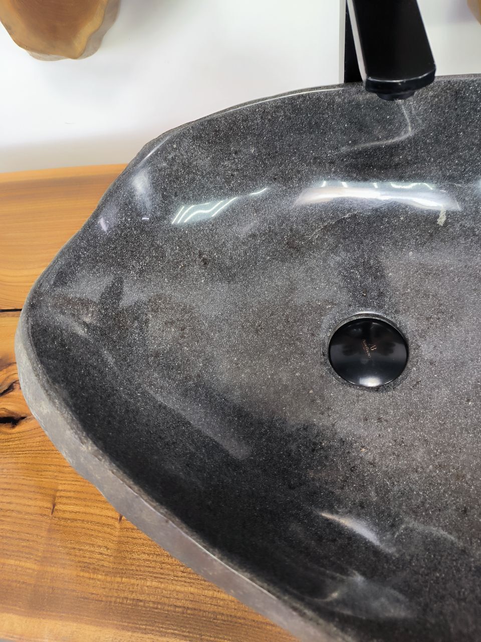 Раковина из речного камня RS-66628 54х44х16 из натурального камня