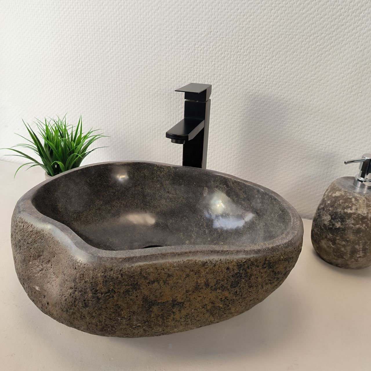 Раковина из речного камня RS-66008 43х37х15 из натурального камня