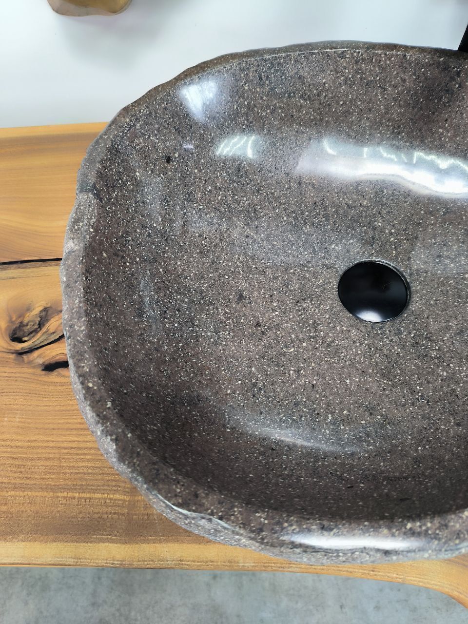 Раковина из речного камня RS-66431 55х42х15 из натурального камня