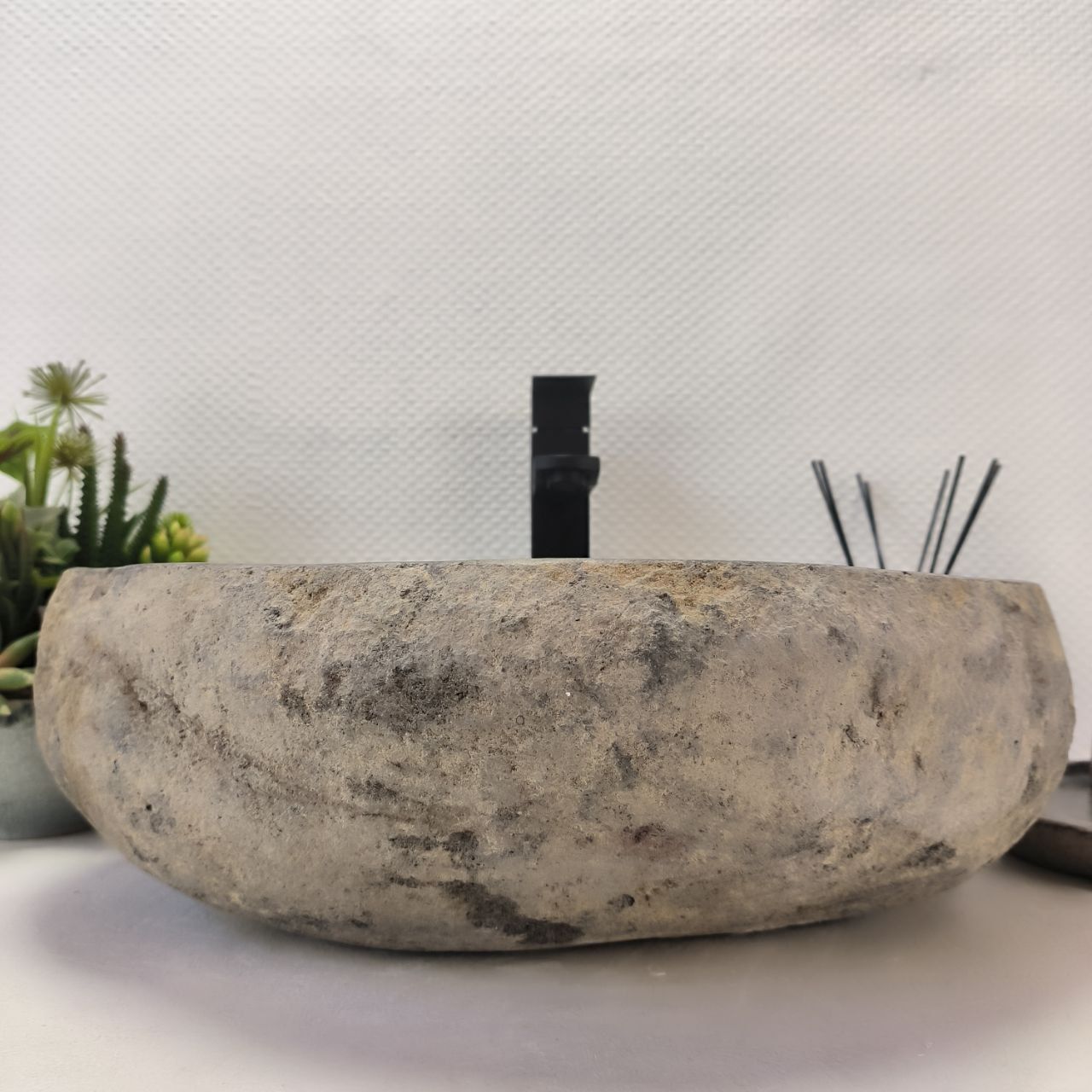 Раковина из речного камня RS-63472 (48*42*15) из натурального камня