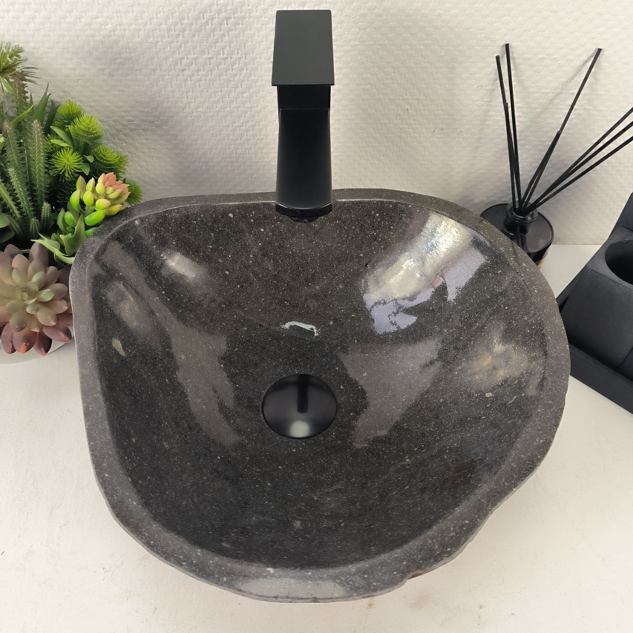 Раковина из речного камня RS-64997 38*35*15 из натурального камня