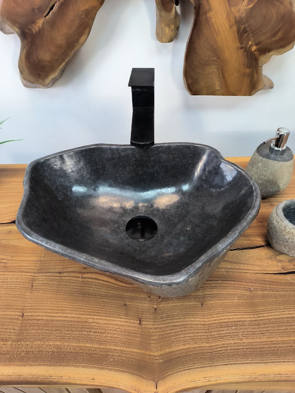 Раковина из речного камня RS-65825 44х32х15 из натурального камня