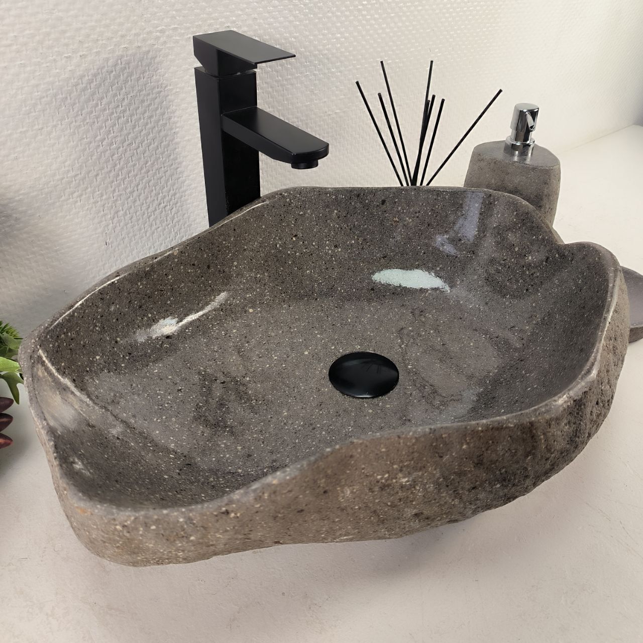 Раковина из речного камня RS-65116 52*39*15 из натурального камня