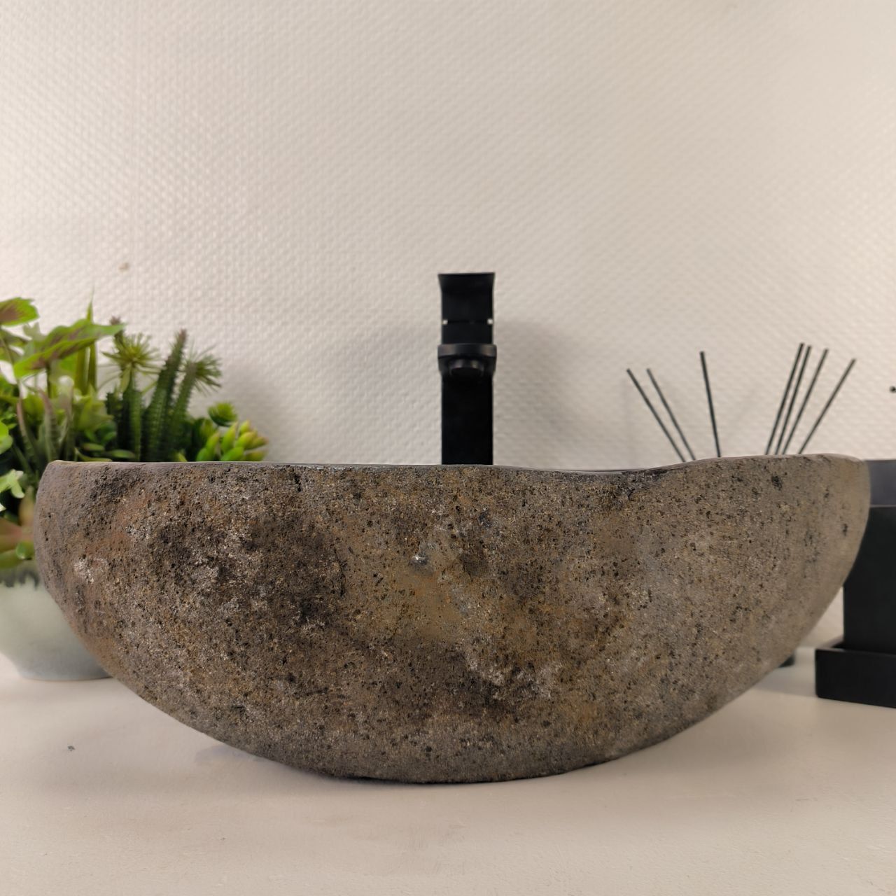 Раковина из речного камня RS-65081 44*34*15 из натурального камня
