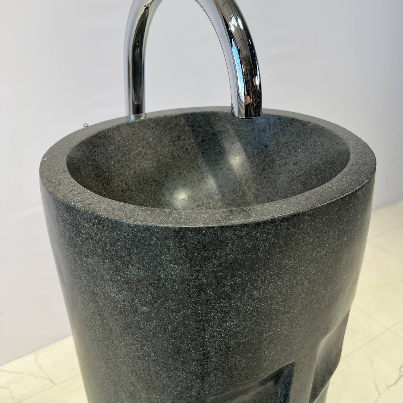 Раковина напольная из речного камня Face RN-67068 40х35х91 из натурального камня