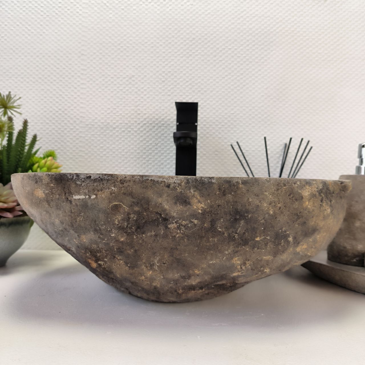 Раковина из речного камня RS-64131 (45*35*15) из натурального камня