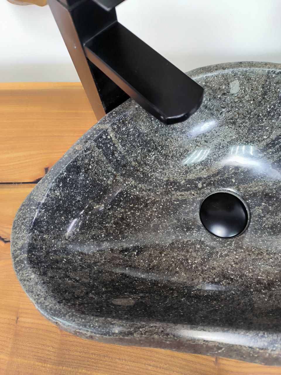 Раковина из речного камня RS-66276 47х31х14 из натурального камня