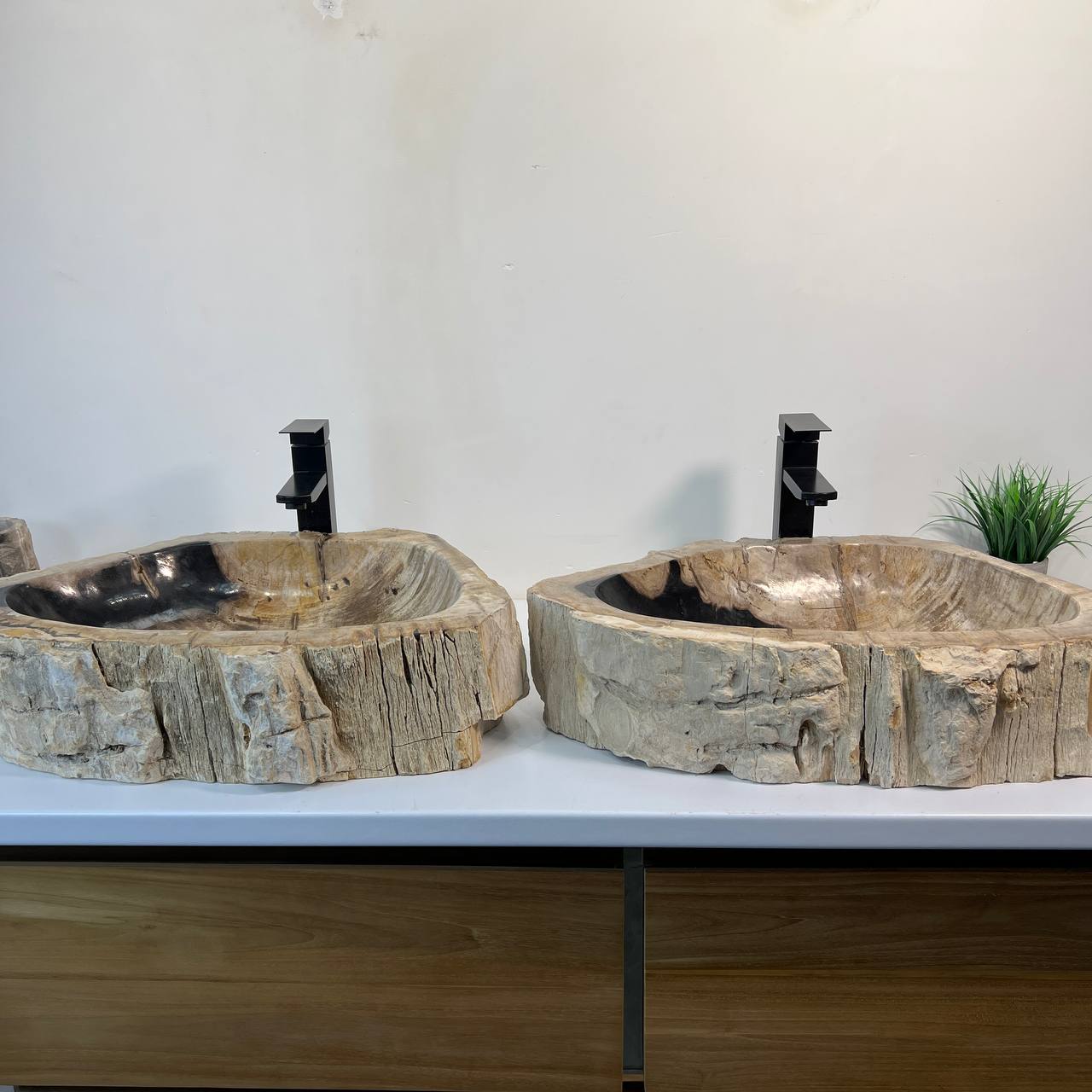 Раковина из окаменелого дерева ПАРА! OD-66880 60*36*15 из натурального камня