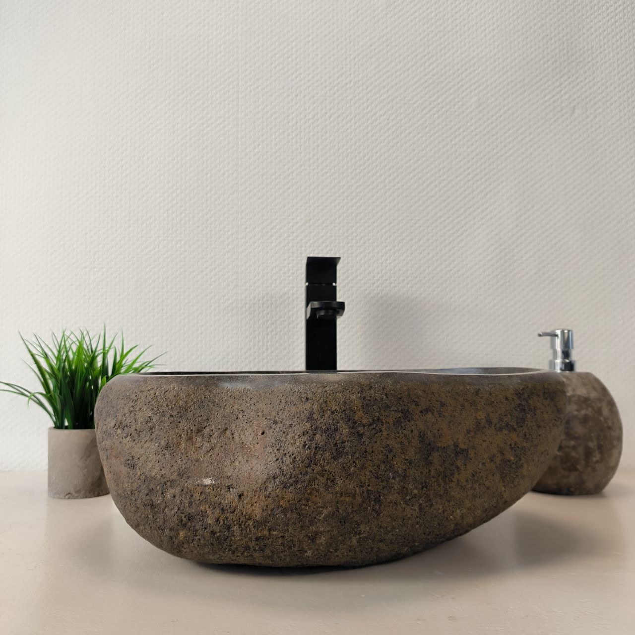 Раковина из речного камня RS-66008 43х37х15 из натурального камня