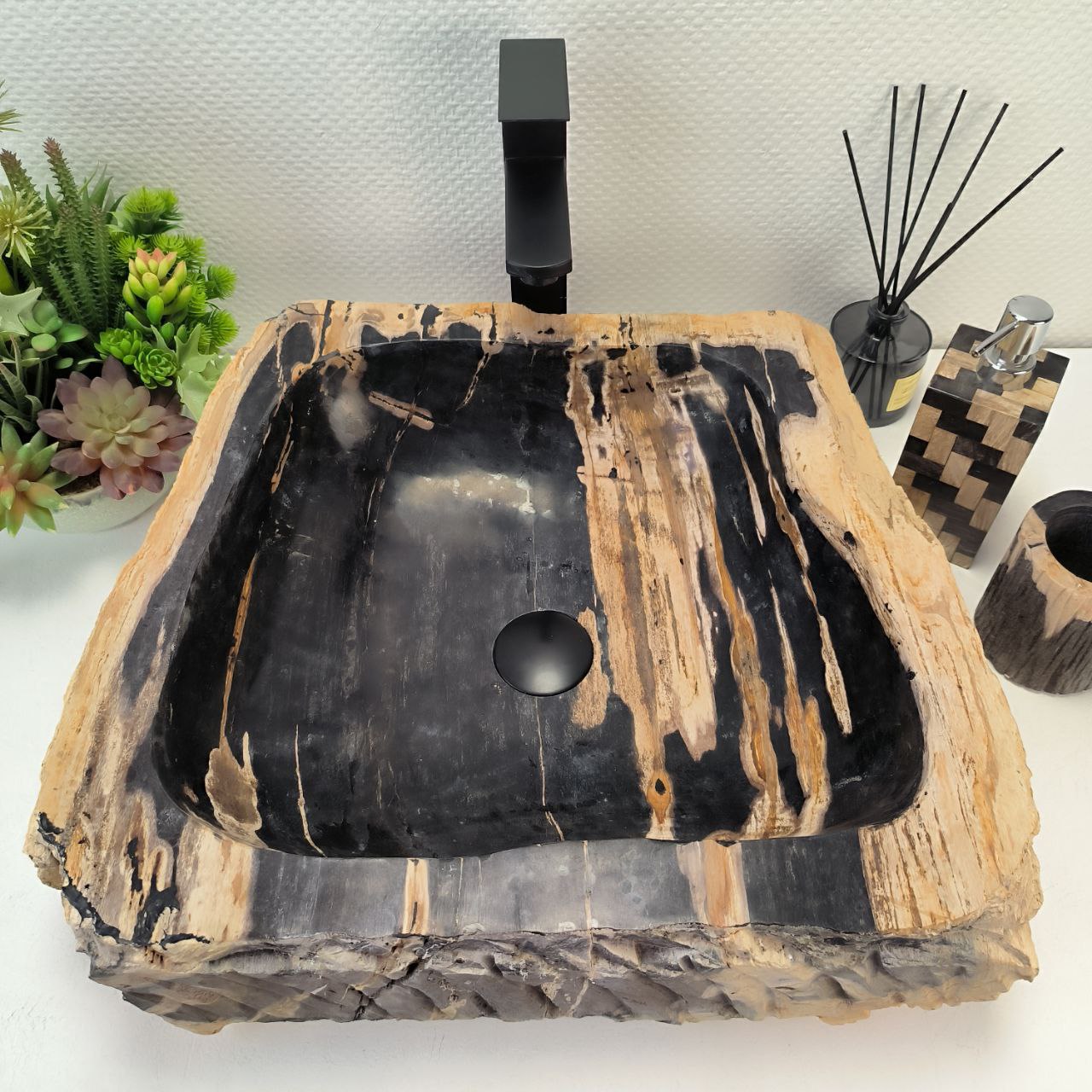 57ytl4upug7tyvnyqm4kwl3fswjf08wn