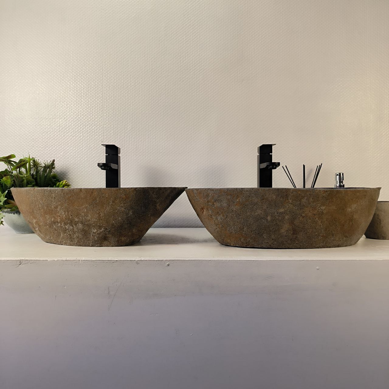 dt24ezmr03k90lr6tdpkp28t13zmne05