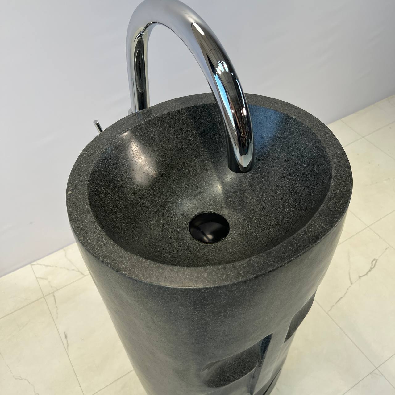 Раковина напольная из речного камня Face RN-67068 40х35х91 из натурального камня