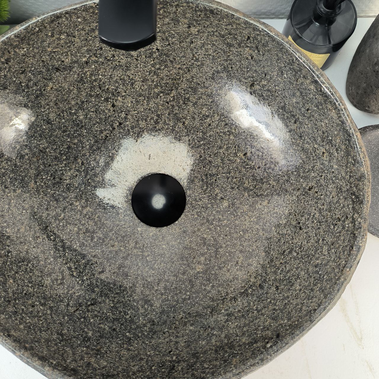 1a1muf915hs6155bjh481nwrgy2w3hij