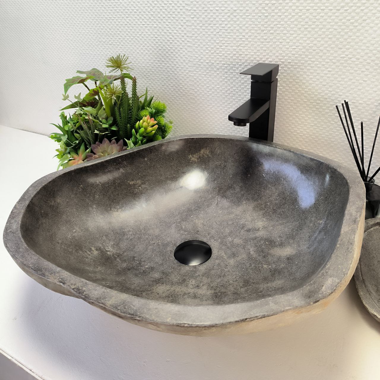 z2luxrasm0kjb78ippthc361b54bs469