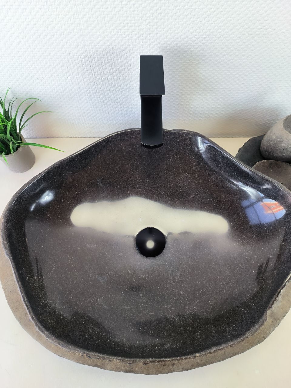 Раковина из речного камня RS-66209 63х47х15 из натурального камня