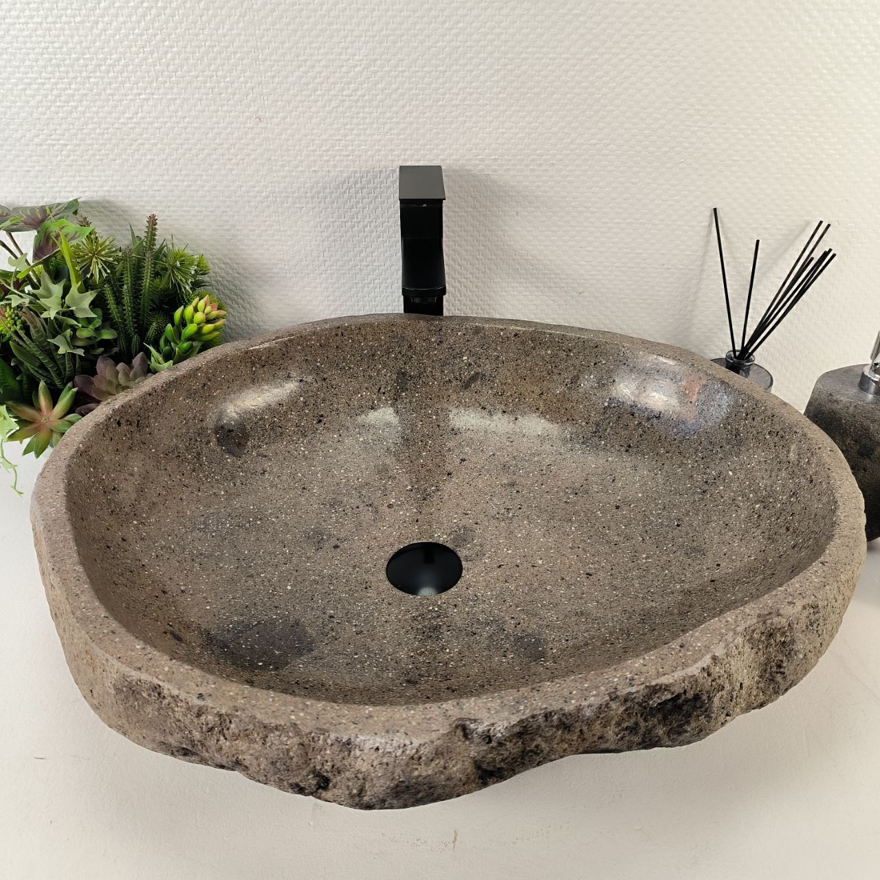 Раковина из речного камня RS-65408 64*53*15 из натурального камня
