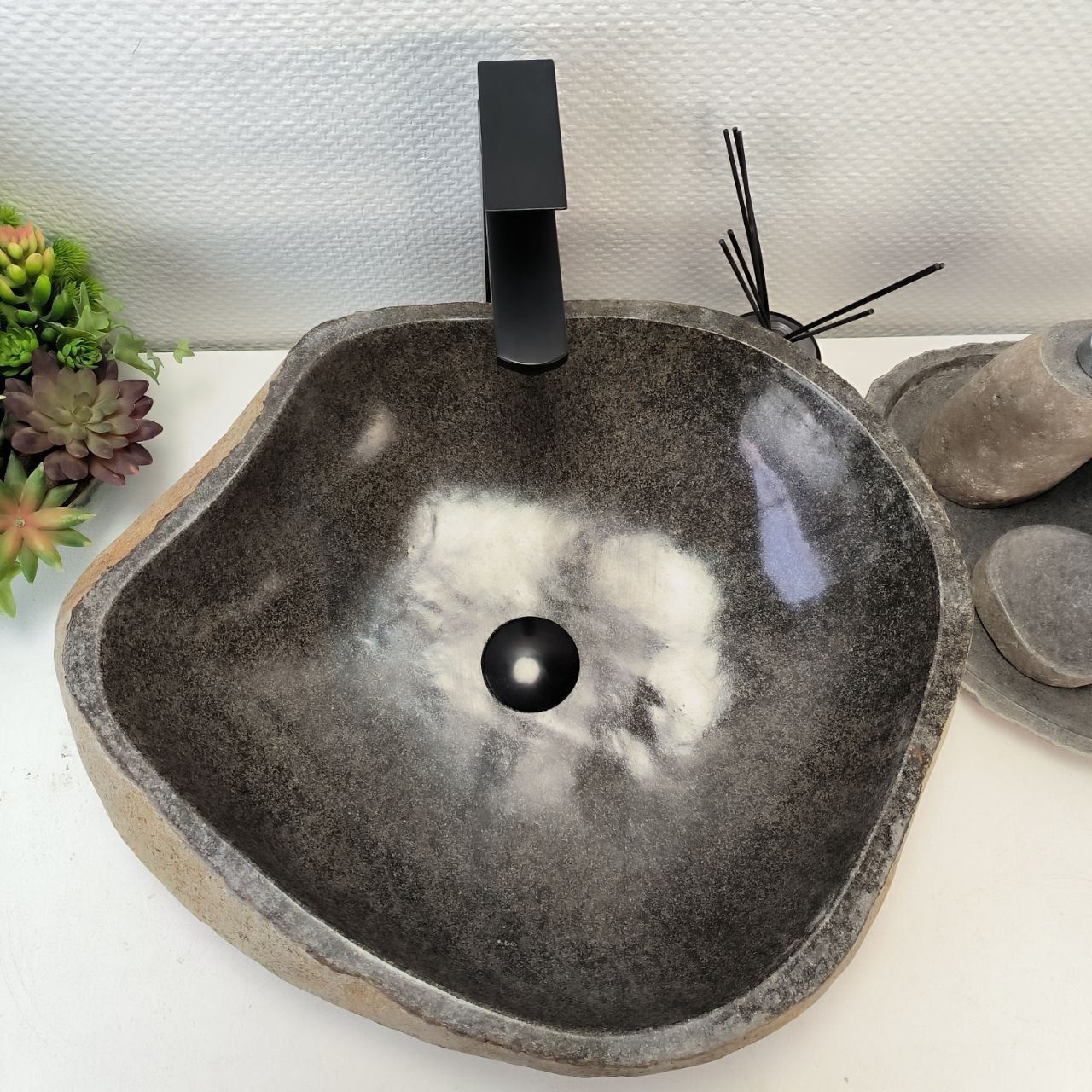 Раковина из речного камня RS-63438 (54*46*15) из натурального камня