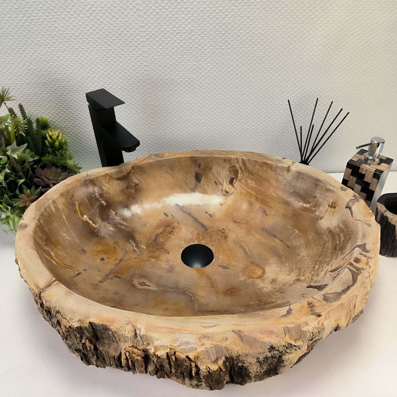 lyn7unx2dqw36ykfpbjxcn3n2nyk3cw1