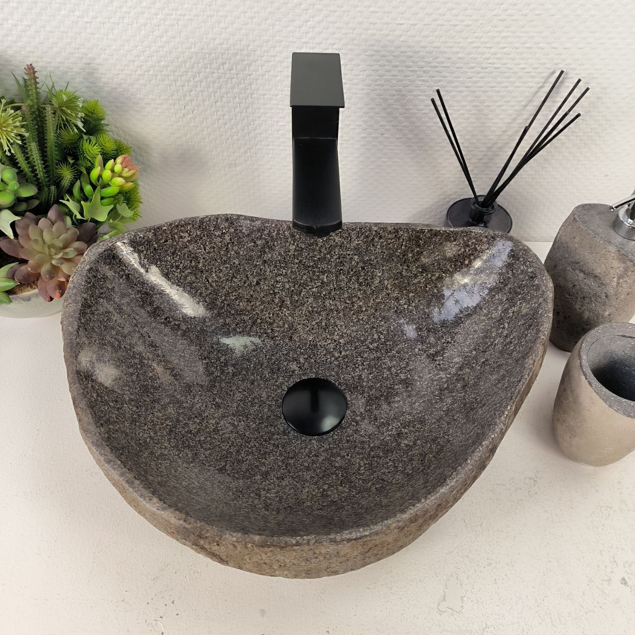 Раковина из речного камня RS-65590 45*33*15 из натурального камня