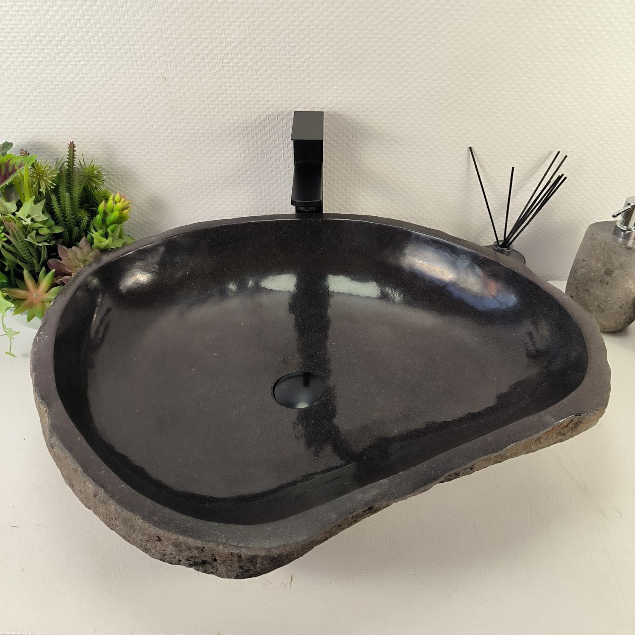 Раковина из речного камня RS-65410 66*55*15 из натурального камня