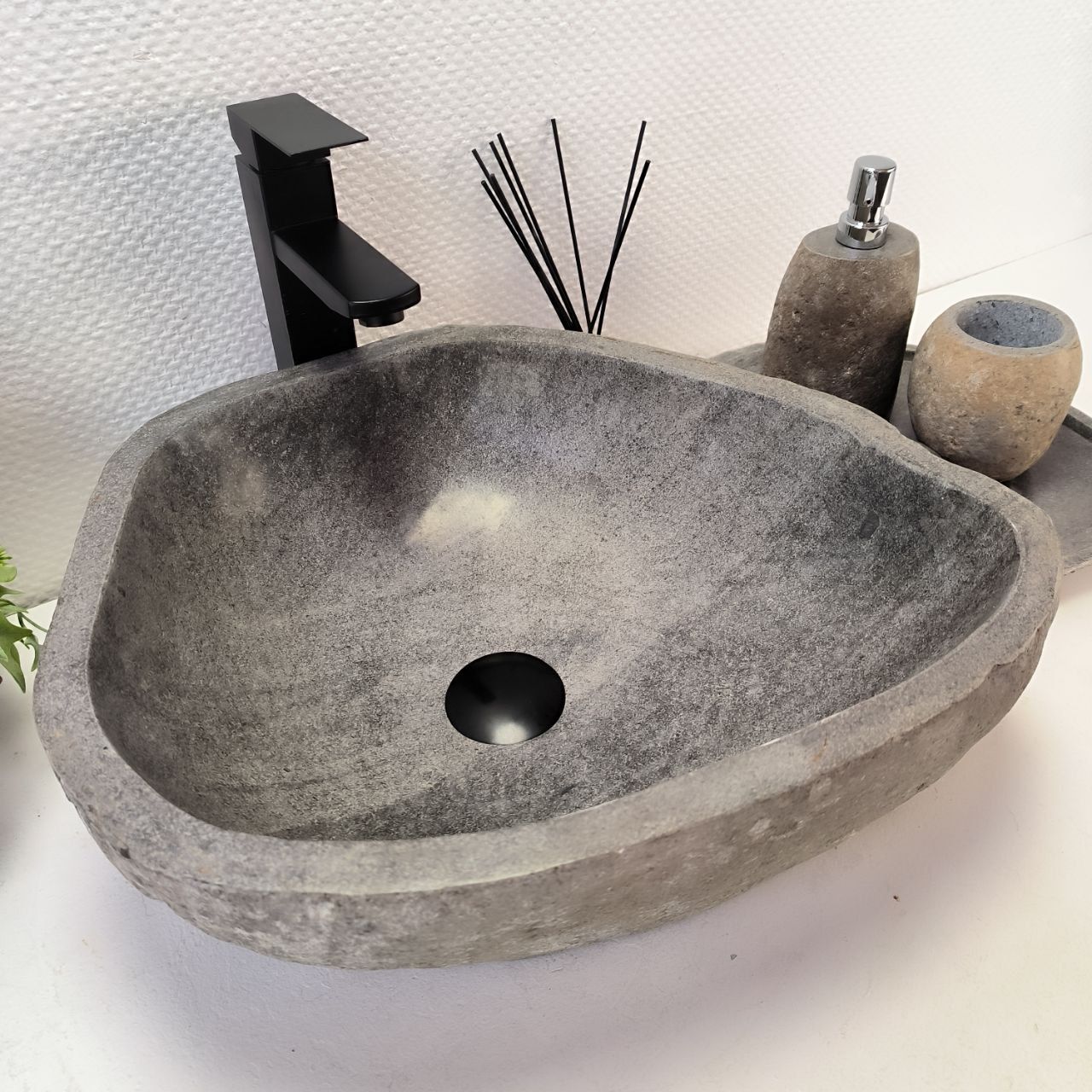 Раковина из речного камня RS-63558 (45*40*15) из натурального камня