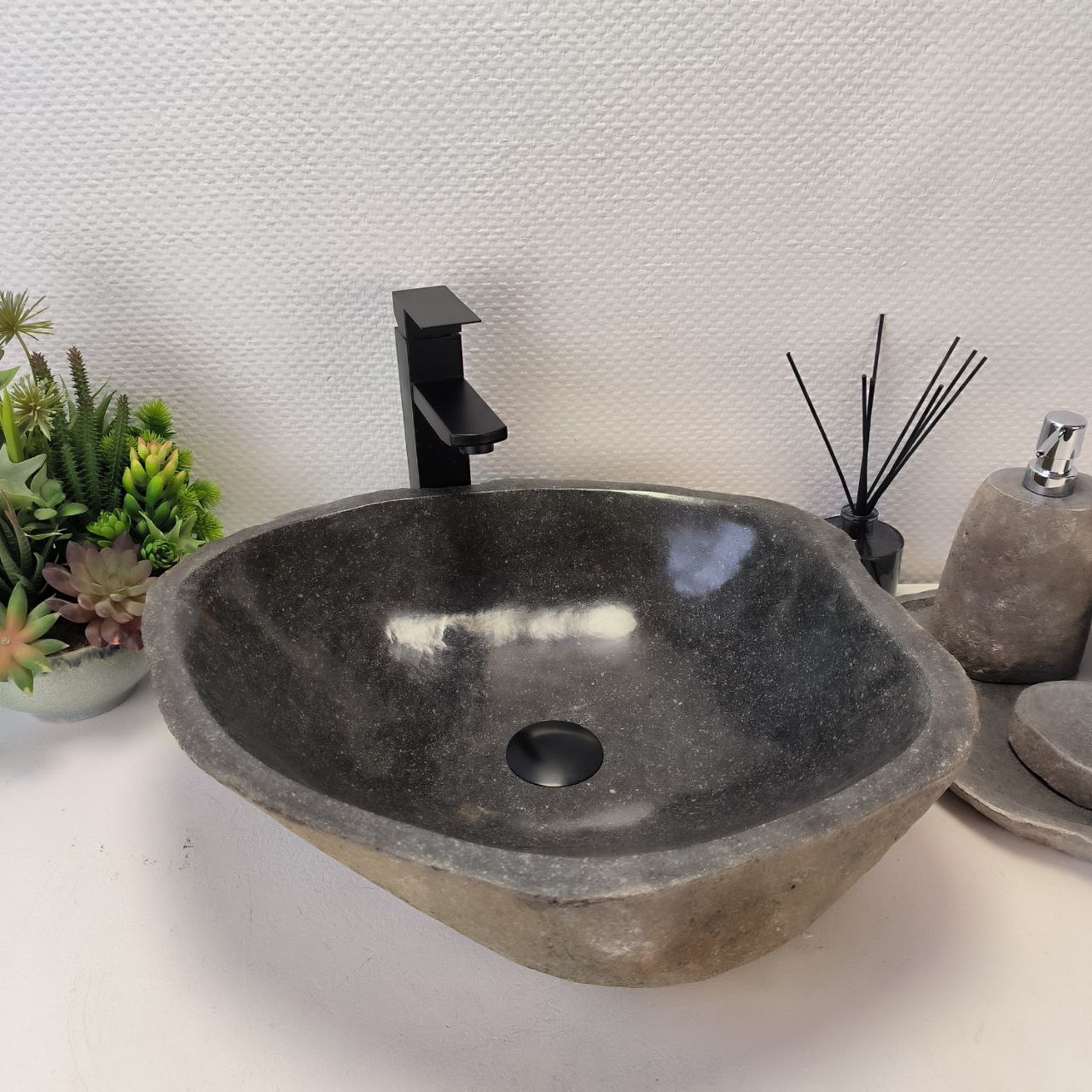 7wz055q9dilosehnmmvvxpg02vi1a26j