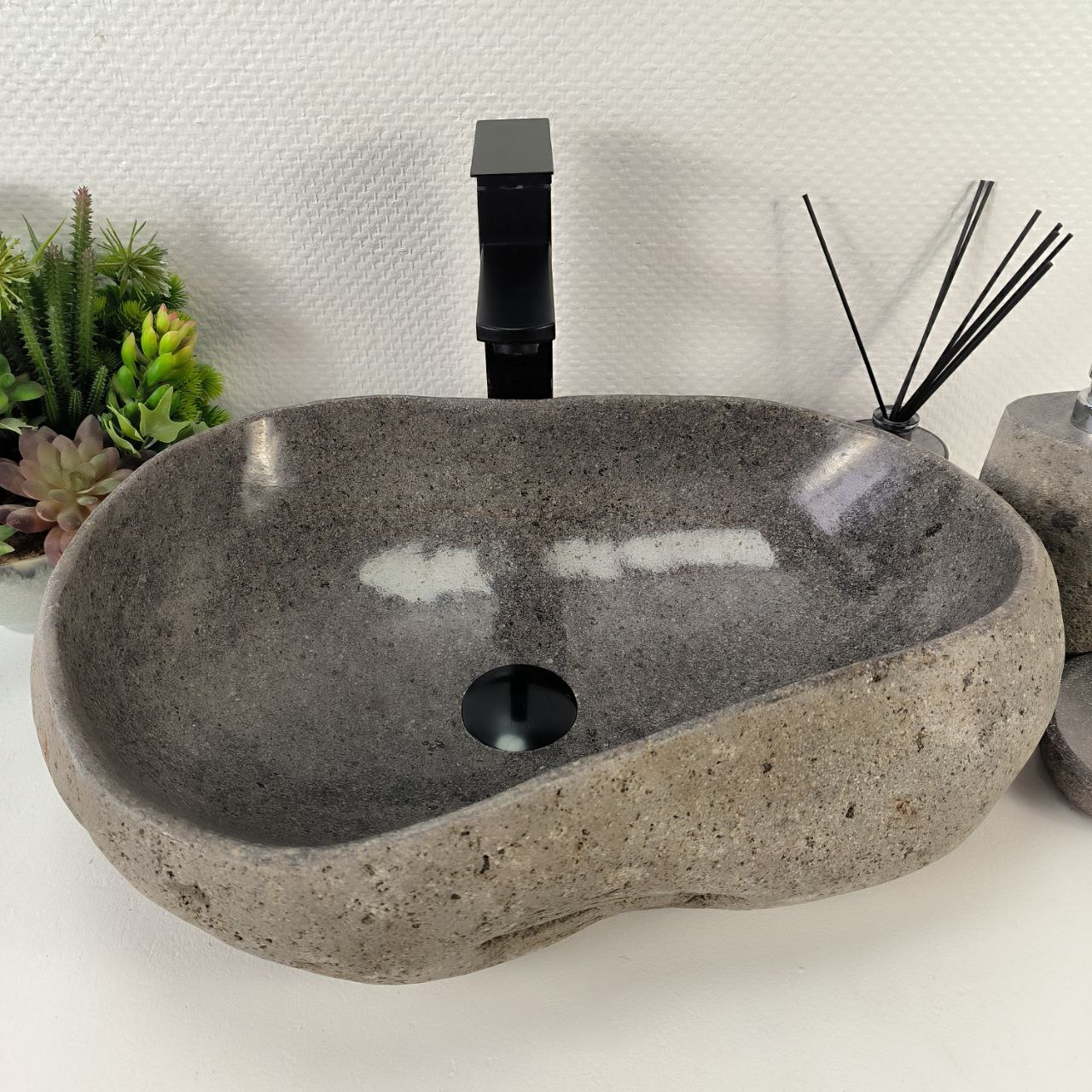 8v1pghi5xhckolcarpg5hq3mbz5f6m7d