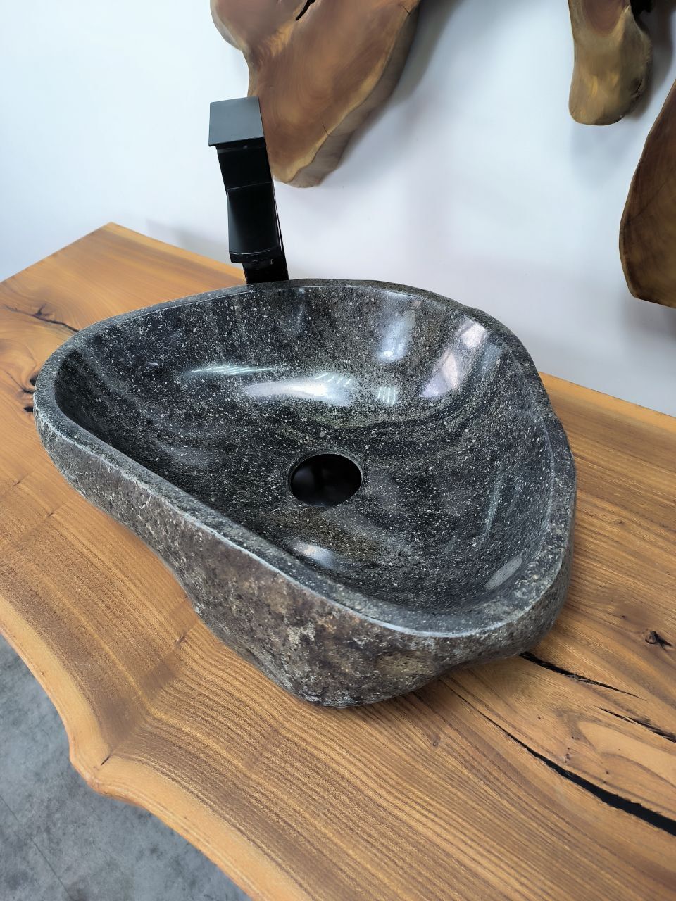 Раковина из речного камня RS-66276 47х31х14 из натурального камня