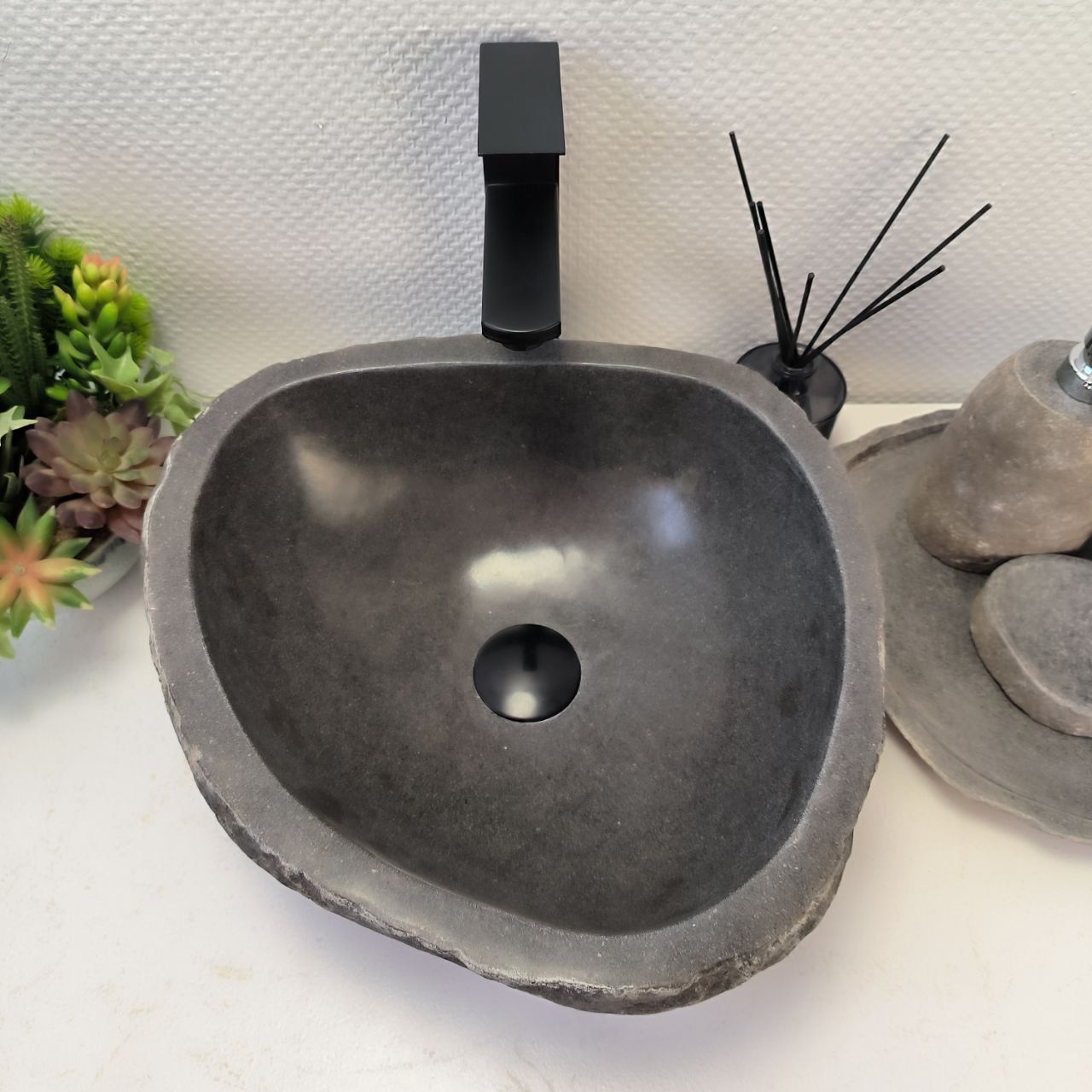 Раковина из речного камня RS-64111 (40*38*15) из натурального камня